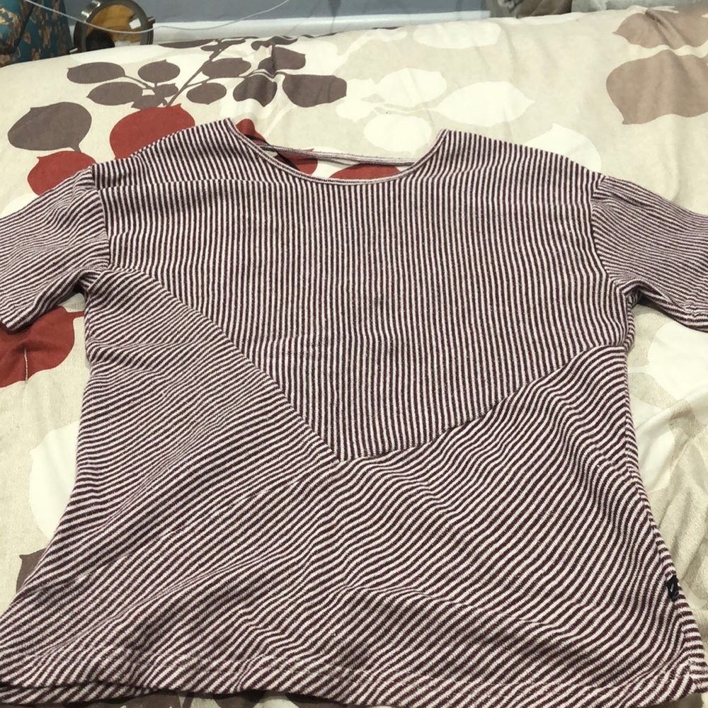 CUTE TOP ♥️ - Picture 1 of 3
